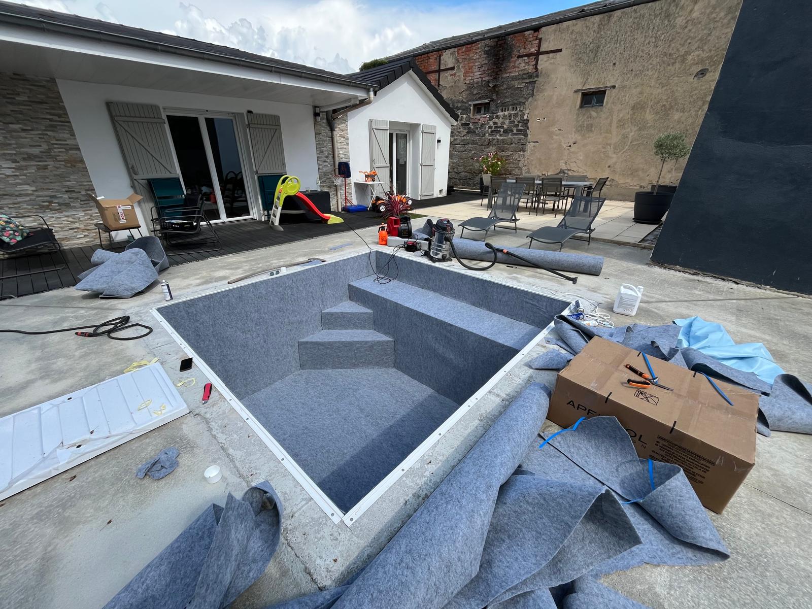 Rénovation de bassin dans une cour en pierre